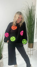 Φόρτωση εικόνας στο εργαλείο προβολής Συλλογής, Γυναικείο πουλόβερ με πλεκτό smiley
