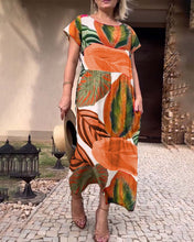 Φόρτωση εικόνας στο εργαλείο προβολής Συλλογής, Φόρεμα με σκίσιμο και κοντό μανίκι με στάμπα φύλλου
