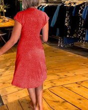 Φόρτωση εικόνας στο εργαλείο προβολής Συλλογής, Κοντομάνικο φόρεμα με πουά και λαιμόκοψη σε V
